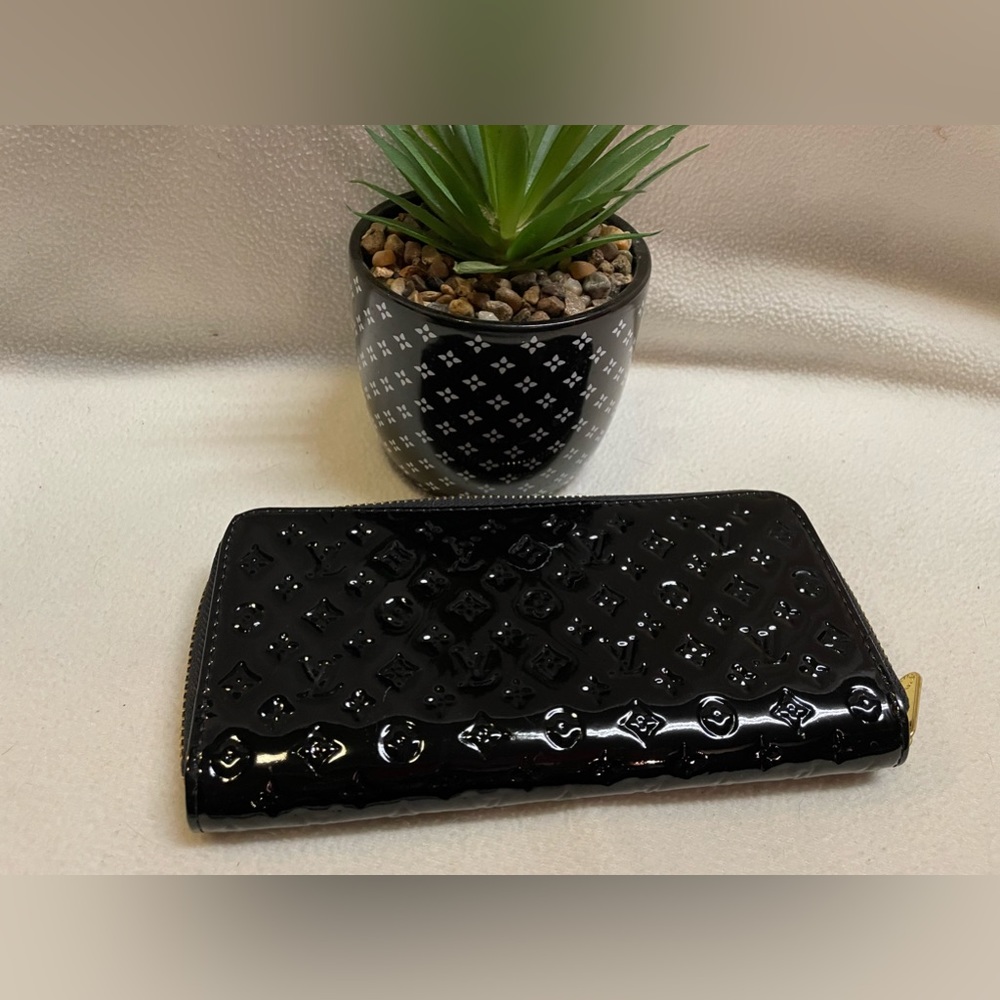 Black Wallet - image 4